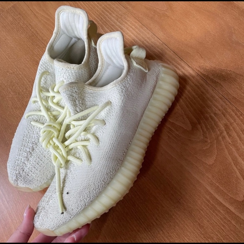 Yeezy Boost 350 V2 Butter Women’s size 6